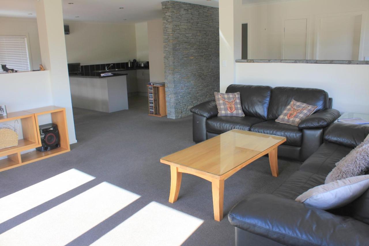 16 Rutherford Crescent แฮนเมอร์สปริงส์ ภายนอก รูปภาพ