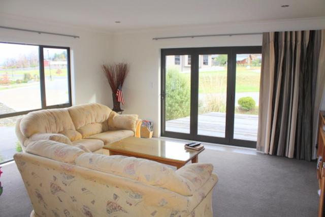 16 Rutherford Crescent แฮนเมอร์สปริงส์ ภายนอก รูปภาพ